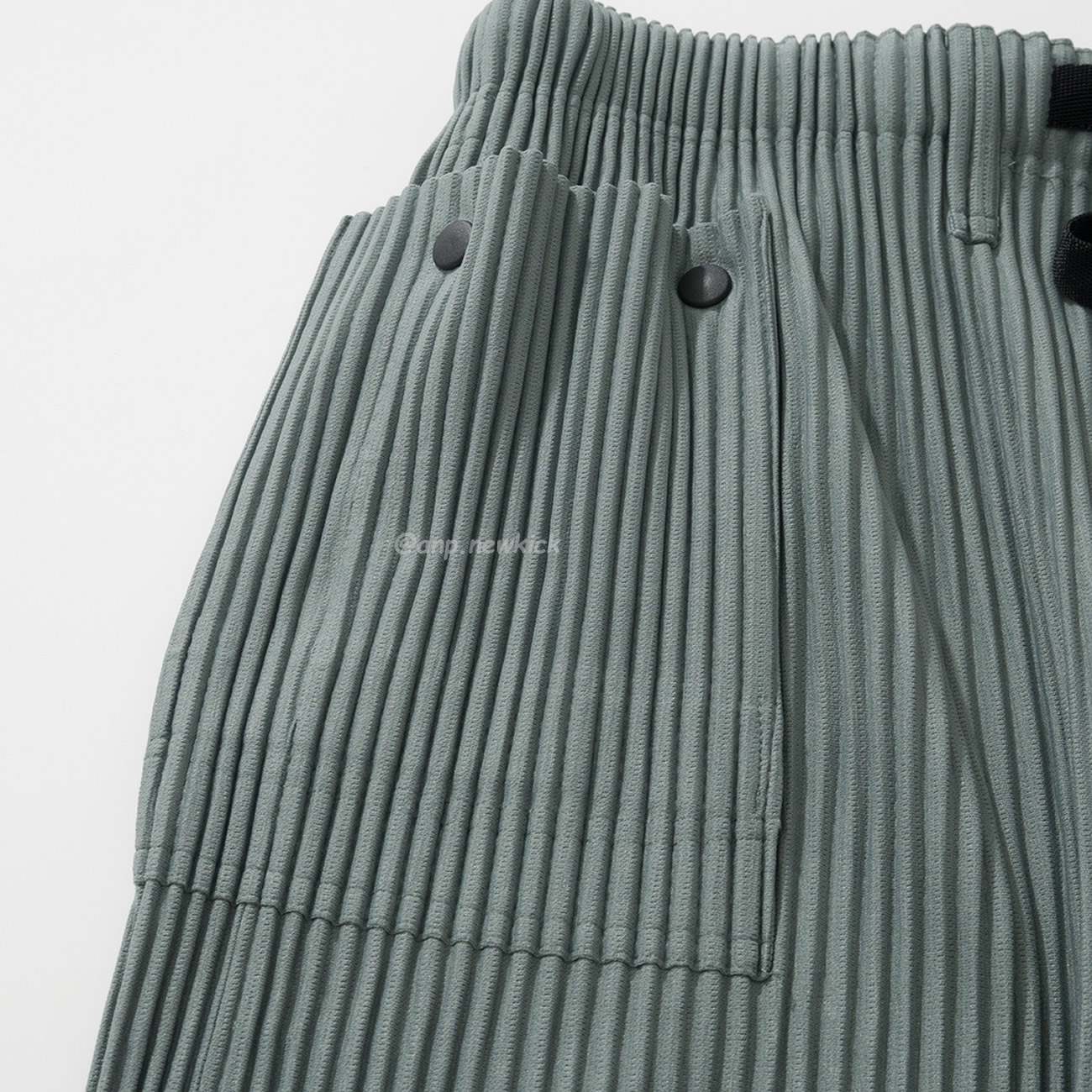 Homme Plissé Issey Miyake Flip Shorts Black Green (16) - www.newkick.vip